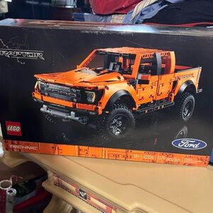 LEGO NEW UNOPENED Technic Ford Raptor - Orange